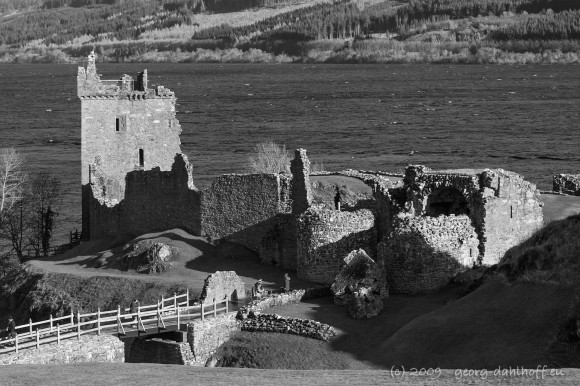 Zugang zu Urquhart Castle - Bild Nr. 200902250714