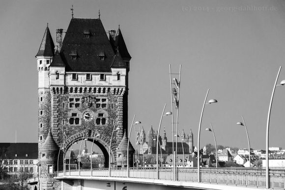 Nibelungenbrücke , Worms - Bild Nr. 201403082410 