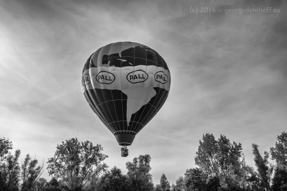 Startender Heißluftballon - Bild Nr. 201609225286